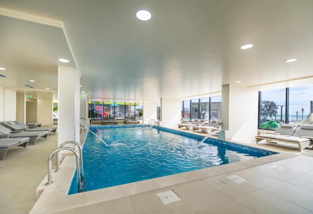Sunrise King Studio Spa N Pool Beach Resort Năvodari Kültér fotó